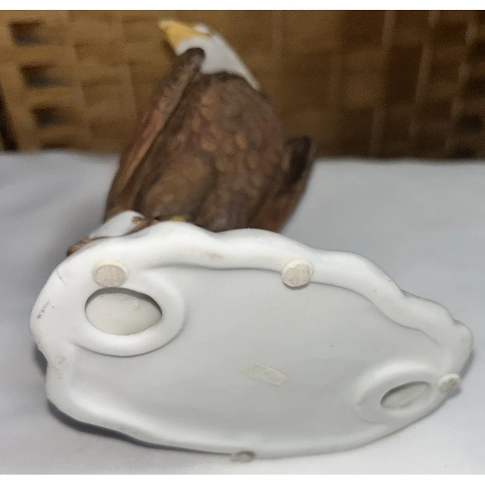 Bald Eagle Standing Figurine 6.25 x‎ 4.25